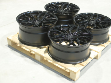 Set Of Cvr1 21X9 Et30 21X10,5 Et35 5X112 Gloss Black