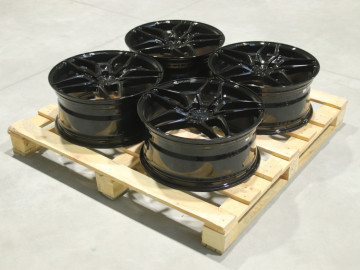 Set Of Cvr3 19X8,5 Et35 5X114,3 Platinum Black