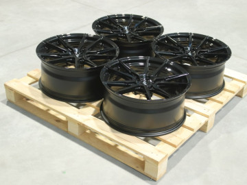 Set Of Jr21 19X8,5 Et25 5X100 Gloss Black