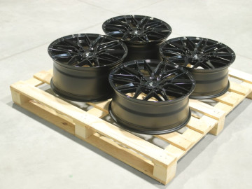 Set Of Jr28 18X7,5 18X8,5 Et40 5X112 Gloss Black