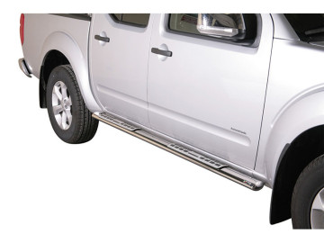 Estribos com tubo em aço inoxidável, seção oval, c/ apoio para os pés. Tipo DSP (cabine dupla; 2005-2010 apenas).