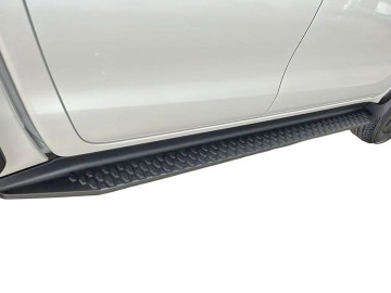 Estribos de plataforma tipo OE para Hilux 2026+ (cabina extra)