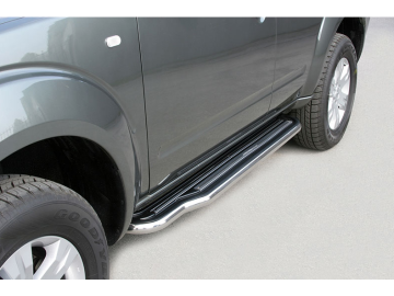 Estribos em plataforma com tubo inox Ø50 mm.