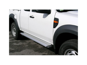 Estribos em plataforma de alumínio. Tipo S50 (cabine extra) - BT-50 (2006 - 2012)