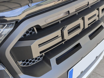 Grelha Frontal em ABS com LEDs e letras “FORD”, estilo Raptor, para Ford Ranger Wildtrak 2019–2022.