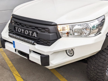 Grelha frontal “TOYOTA” Hilux (apenas facelift 2018-2020/Legend) 
