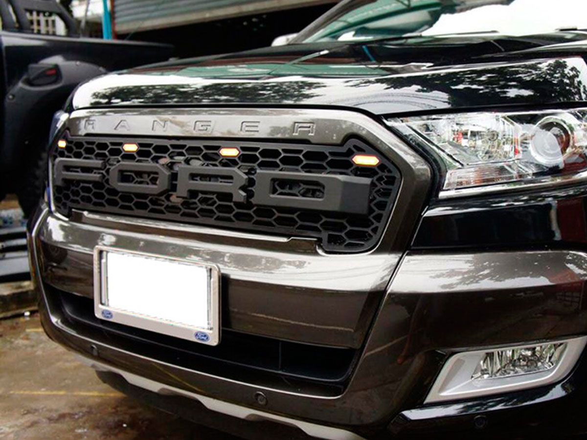 Grelha frontal em ABS com LED e letras “FORD” – Ranger 2016–2019