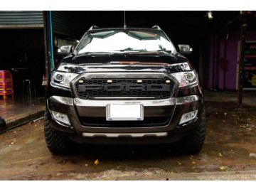 Grelha frontal em ABS com LED e letras “FORD” – Ranger 2016–2019
