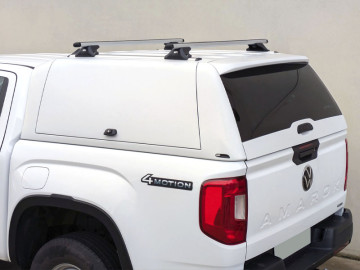 HardTop ALPHA CMX em fibra, com portões laterais elevados em fibra (cabine dupla)