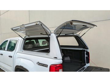 HardTop ALPHA CMX em fibra, com portões laterais elevados em fibra (cabine dupla)