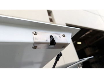 HardTop ALPHA CMX em fibra, com portões laterais elevados em fibra (cabine dupla)