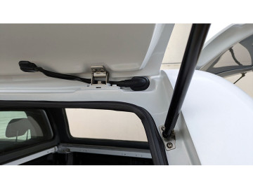 HardTop ALPHA CMX em fibra, com portões laterais elevados em fibra (cabine dupla)