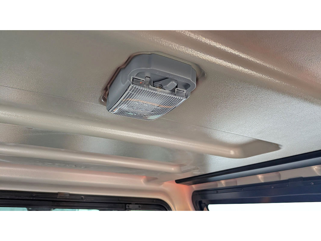 Hardtop AEROKLAS Stylish Plus em ABS com portões para Toyota Hilux 2026+ (cabina dupla)