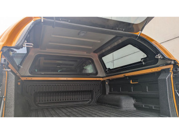 Hardtop AEROKLAS Stylish Plus em ABS com portões para Toyota Hilux 2026+ (cabina dupla)