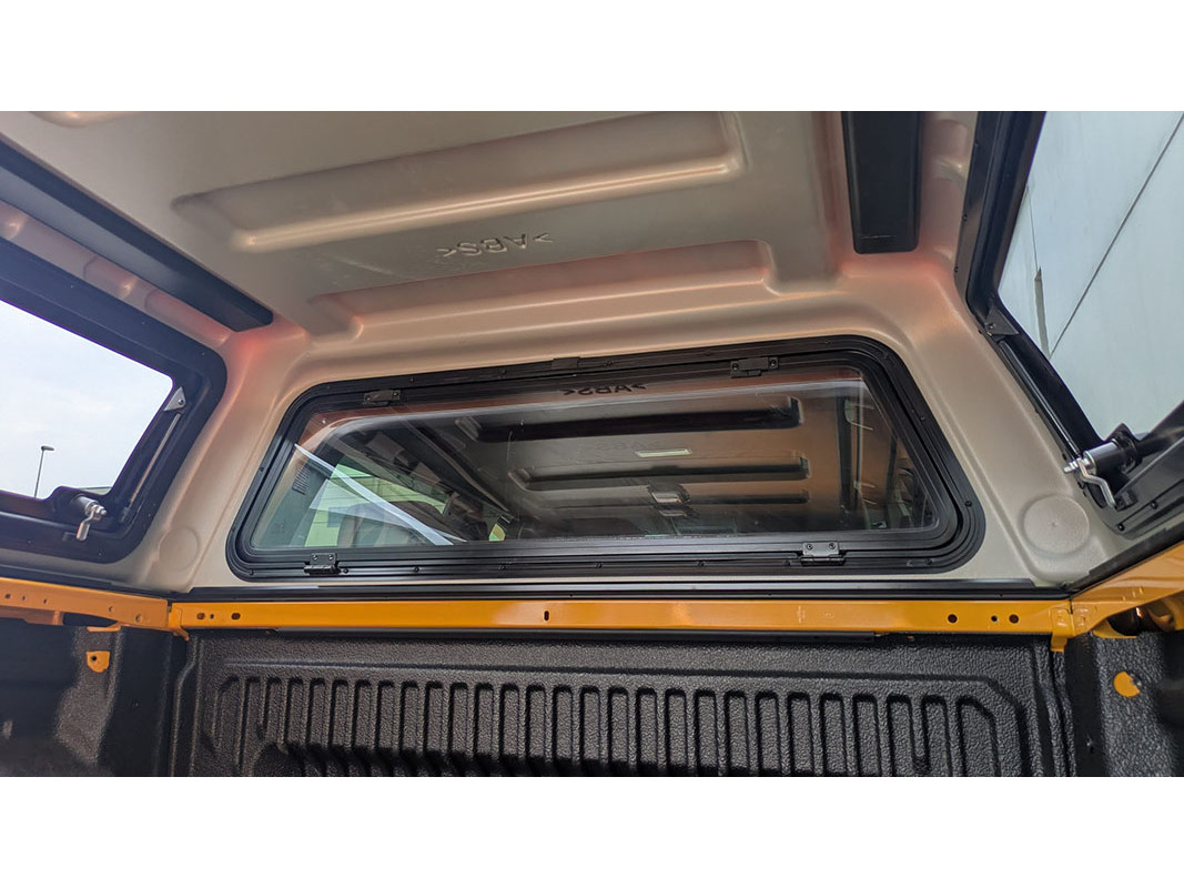 Hardtop AEROKLAS Stylish Plus em ABS com portões para Toyota Hilux 2026+ (cabina dupla)
