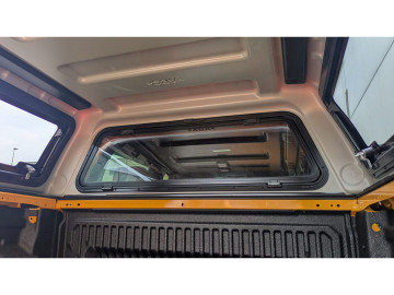 Hardtop AEROKLAS Stylish Plus em ABS com portões para Toyota Hilux 2026+ (cabina dupla)