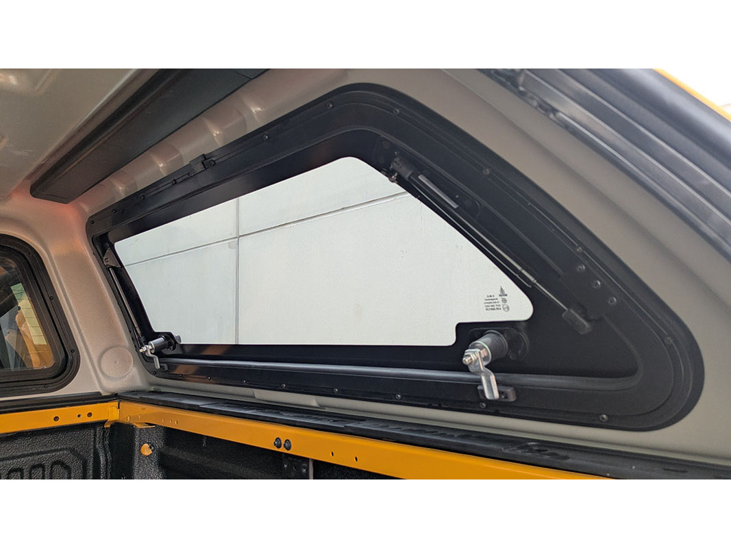Hardtop AEROKLAS Stylish Plus em ABS com portões para Toyota Hilux 2026+ (cabina dupla)