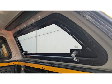 Hardtop AEROKLAS Stylish Plus em ABS com portões para Toyota Hilux 2026+ (cabina dupla)