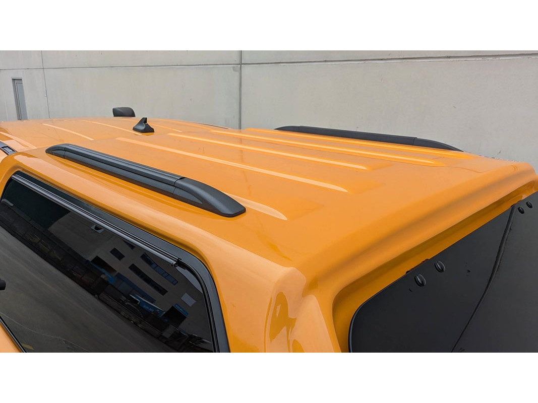 Hardtop AEROKLAS Stylish Plus em ABS com portões para Toyota Hilux 2026+ (cabina dupla)