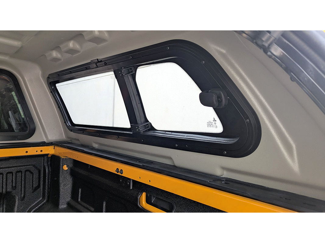 Hardtop AEROKLAS em ABS com janelas para Toyota Hilux 2026+ (cabina dupla)