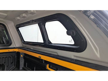 Hardtop AEROKLAS em ABS com janelas para Toyota Hilux 2026+ (cabina dupla)