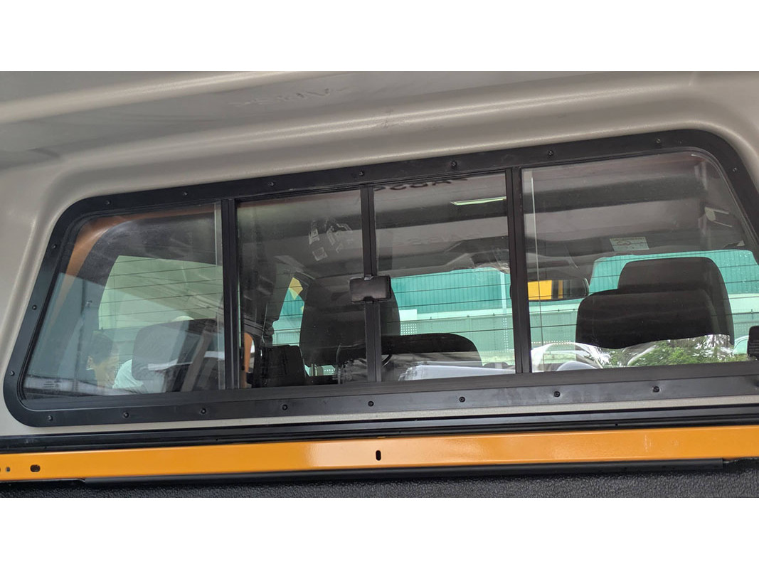Hardtop AEROKLAS em ABS com janelas para Toyota Hilux 2026+ (cabina dupla)