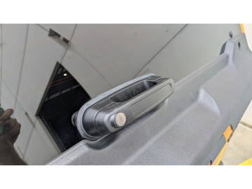 Hardtop AEROKLAS em ABS com janelas para Toyota Hilux 2026+ (cabina dupla)