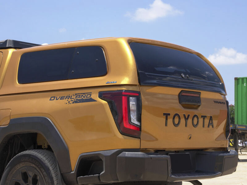 Hardtop AEROKLAS em ABS com janelas para Toyota Hilux 2026+ (cabina dupla)