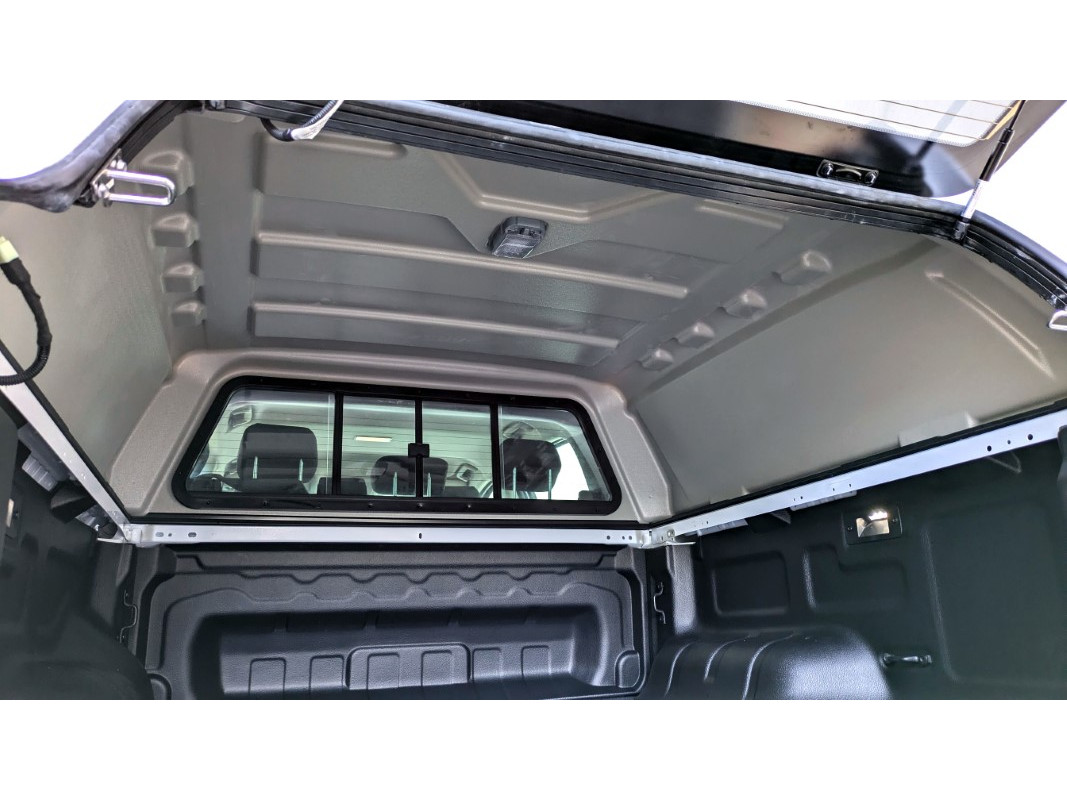 Hardtop AEROKLAS em ABS sem janelas para Toyota Hilux 2026+ (cabina dupla)