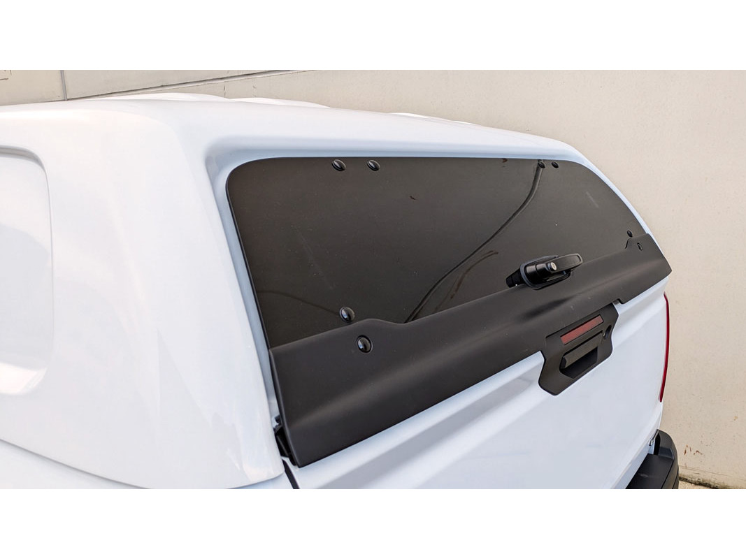 Hardtop AEROKLAS em ABS sem janelas para Toyota Hilux 2026+ (cabina dupla)