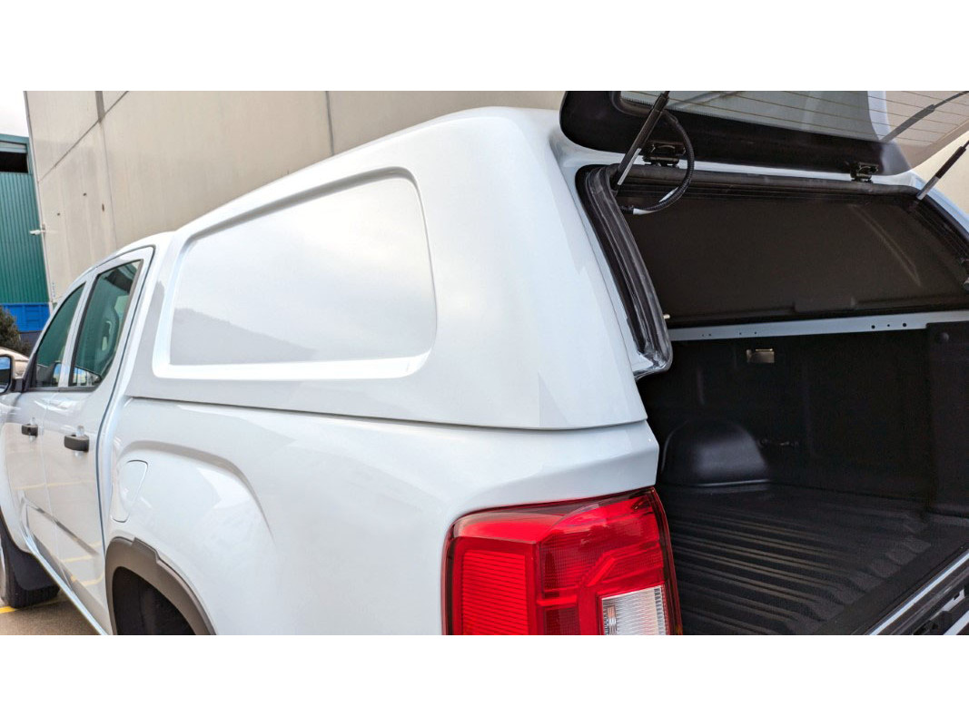 Hardtop AEROKLAS em ABS sem janelas para Toyota Hilux 2026+ (cabina dupla)
