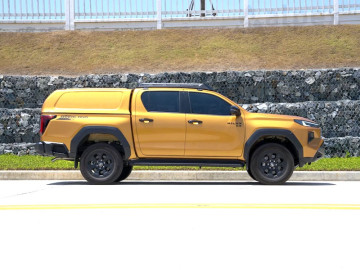 Hardtop AEROKLAS em ABS sem janelas para Toyota Hilux 2026+ (cabina dupla)
