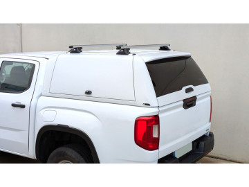 Hardtop ALPHA CME em fibra com portas laterais em fibra para Mitsubishi L200 2010–2015 de cabine dupla.