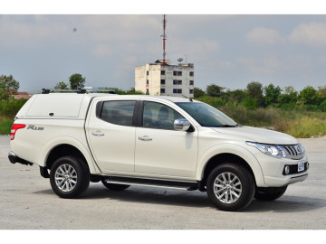 Hardtop ALPHA CMX em fibra com portas laterais em fibra para Mitsubishi L200 de cabine dupla (2015–2024).