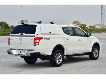 Hardtop ALPHA CMX em fibra com portas laterais em fibra para Mitsubishi L200 de cabine dupla (2015–2024).