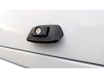 Hardtop ALPHA CMX em fibra, com portões em vidro para dupla cabina, com comando remoto.