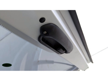 Hardtop ALPHA CMX em fibra, com portões em vidro para dupla cabina, com comando remoto.