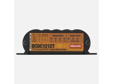 Redarc - Carregador de baterias interno, 12V, 25A, com regulador