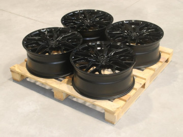 Set Of Cvr1 21X9 Et40 5X114,3 Gloss Black