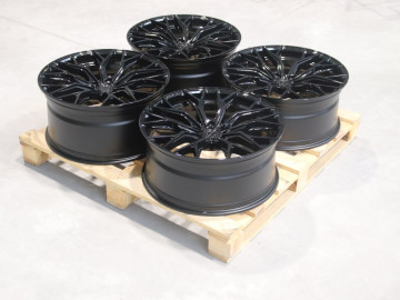 Set Of Cvr1 22X9,5 Et35 22X10,5 Et38 5X112 Gloss Black