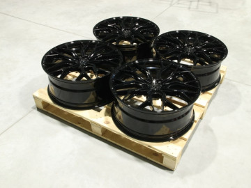 Set Of Cvr1 22X9 Et39 5X108 Gloss Black