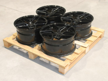 Set Of Cvr2 19X9,5 Et45 5X114,3 Platinum Black