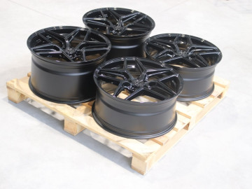 Set Of Cvr2 21X9,5 Et50 21X11,5 Et55 5X130 Gloss Black