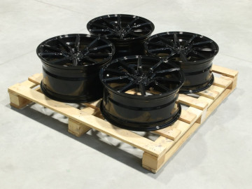Set Of Cvr4 19X8,5 Et35 19X9,5 Et35 5X112 Gloss Black