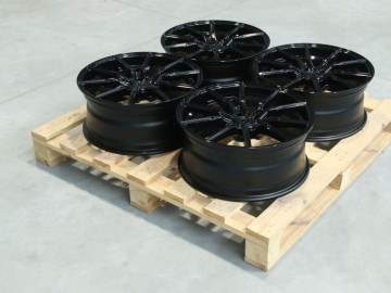 Set Of Cvr4 19X8 Et27 5X114,3 Gloss Black