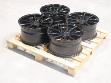 Set Of Cvr4 19X9,5 Et30 19X10,5 Et35 5X112 Gloss Black