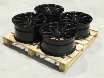 Set Of Cvr4 20X9,5 Et30 20X10,5 Et45 5X114,3 Gloss Black