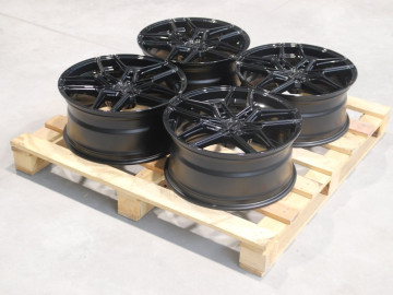 Set Of Cvr5 19X8,5 Et30 19X8,5 Et35 5X120 Gloss Black