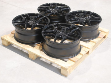 Set Of Cvr5 20X8,5 Et35 5X112 Gloss Black