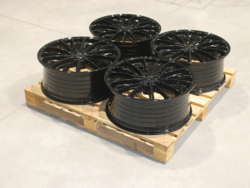 Set Of Cvr7 22X9 Et40 5X112 Gloss Black